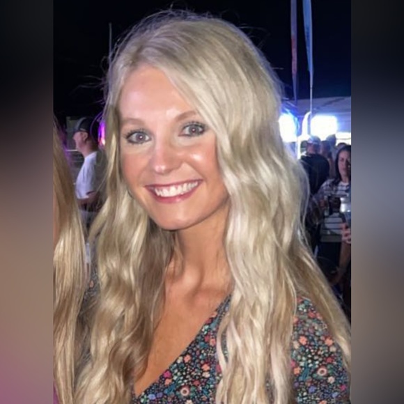 Meet your Posher, Whitney - Picture 1 of 1